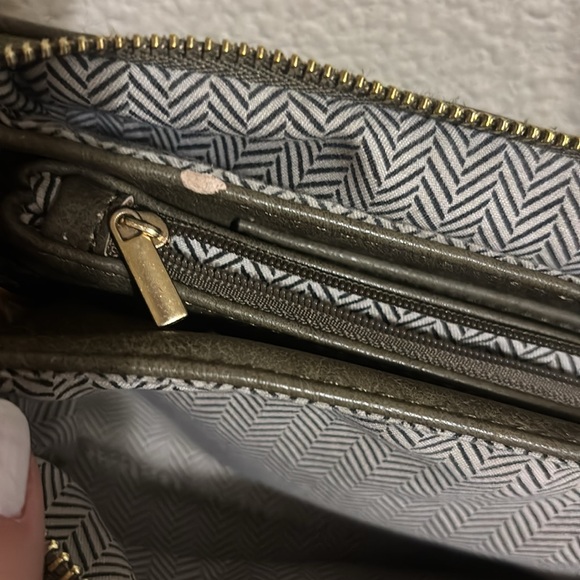 Jen & Co Olive Leather Crossbody Bag - Picture 4 of 6